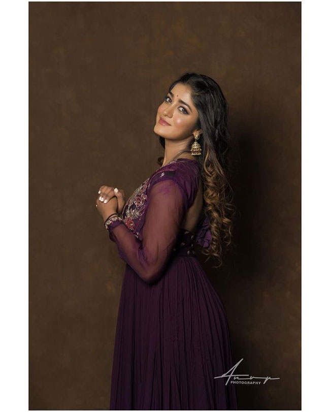 Staggering Poses Of Dimple Hayathi